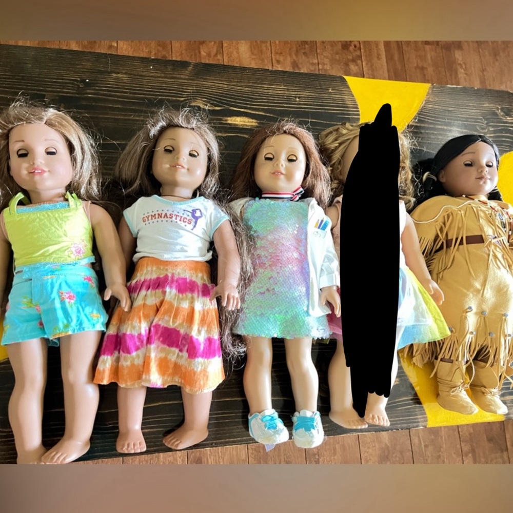 Lot of 4 American girl dolls